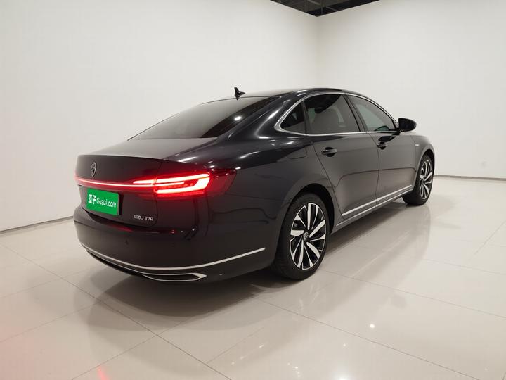 Passat 2022 380TSI Luxury photo 6