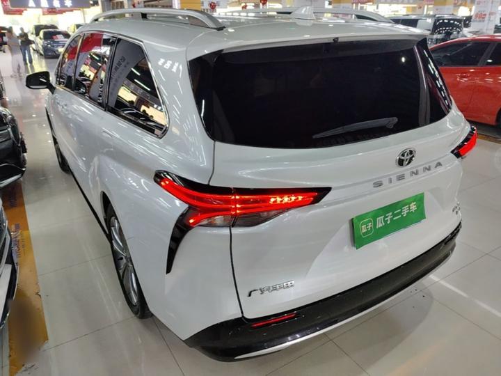 Sienna 2024 2.5L Hybrid Premium photo 4