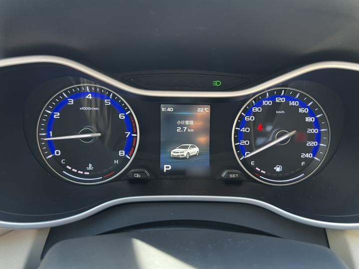 Emgrand 2018 1.5L CVT Luxury photo 4