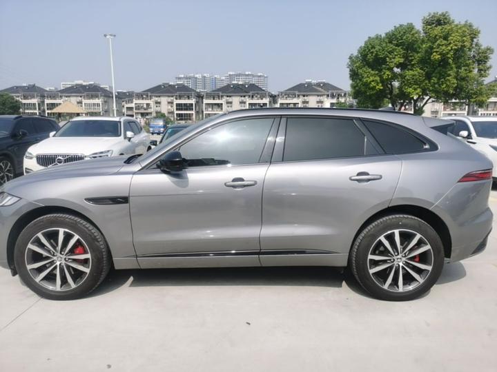F-PACE 2024 P250 R-Dynamic SE photo 4