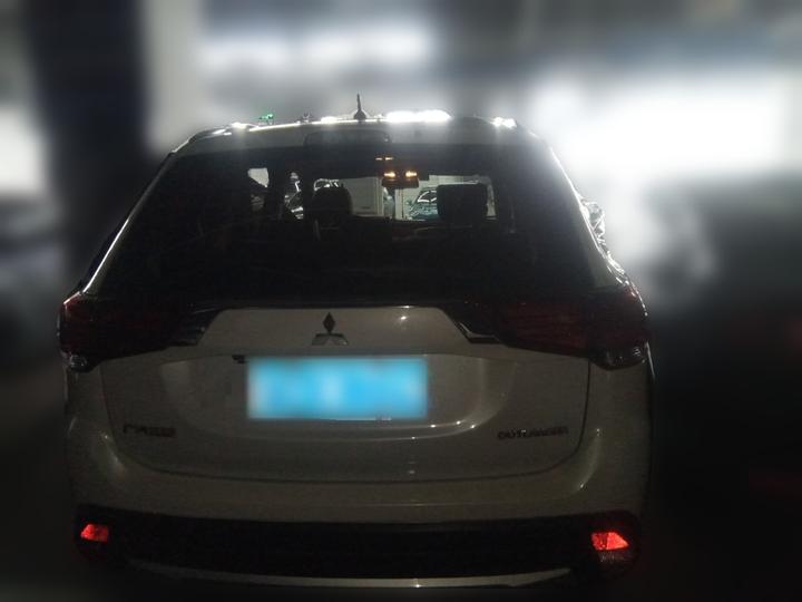 Outlander 2016 2.4L AWD Luxury 7-Seater photo 5