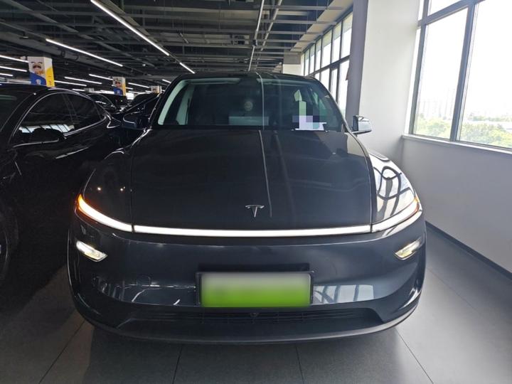 Model Y 2025 RWD photo 2