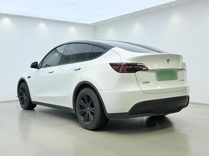 Model Y 2023 RWD photo 2
