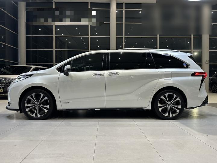 Granvia 2022 2.5L Hybrid Flagship photo 3