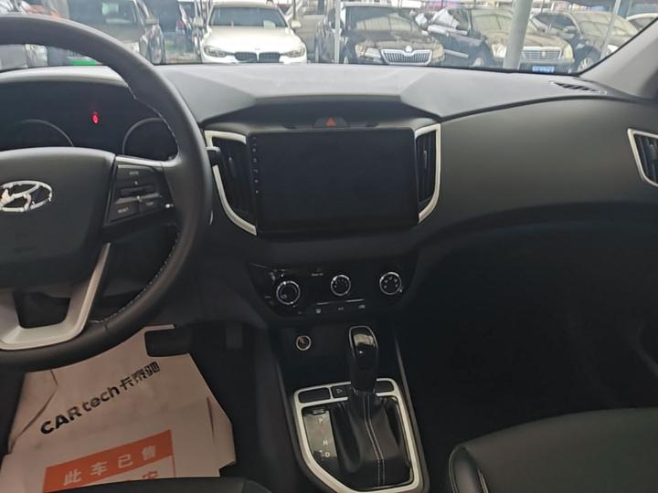 ix25 2017 1.6L AT Smart photo 8