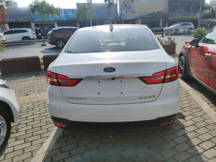 Escort 2019 Facelift 1.5L AT China VI photo 3
