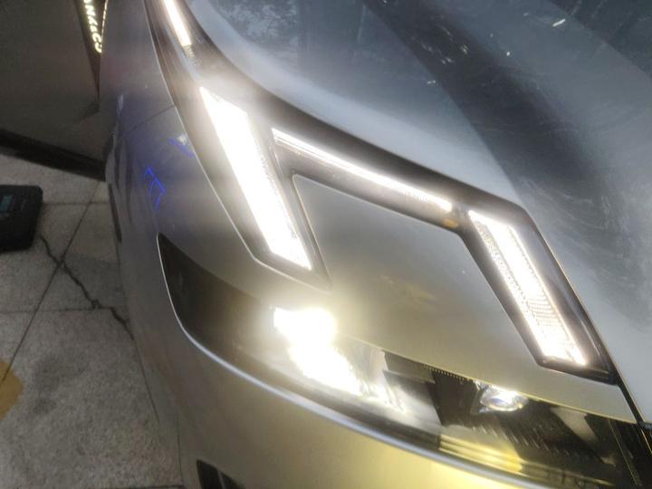 08 EM-P 2023 220km AWD Performance Halo photo 7