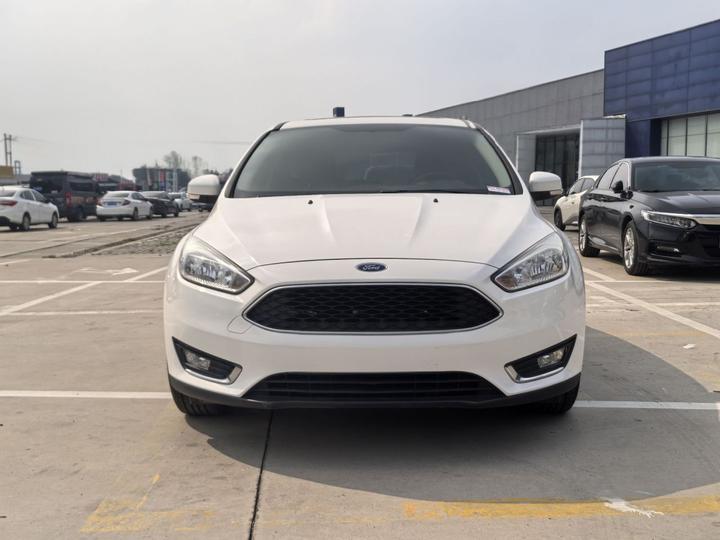 Focus 2017 Hatchback 1.6L AT Comfort photo 2
