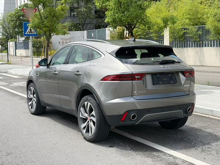 E-PACE 2024 Progressive Sport R-DYNAMIC S photo 2