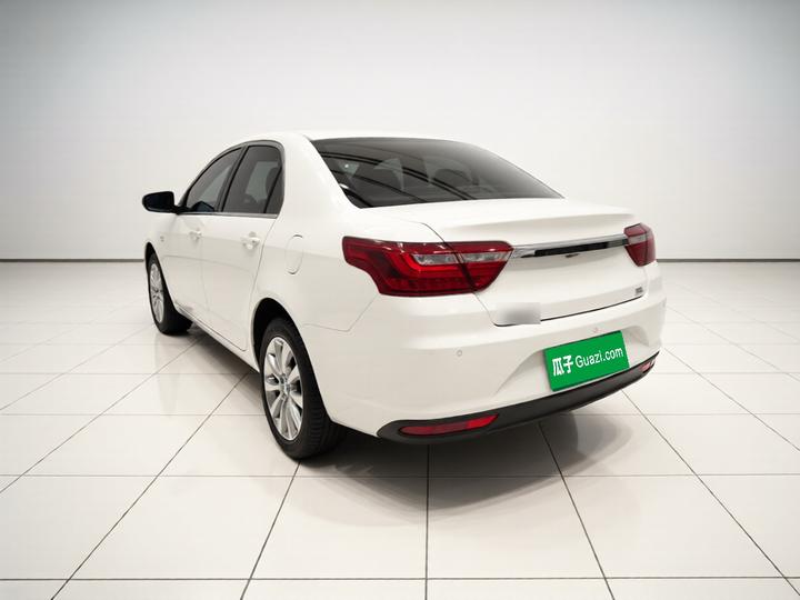 Vision 2018 1.5L AT photo 4