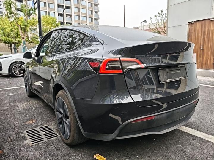Model Y 2024 RWD photo 4