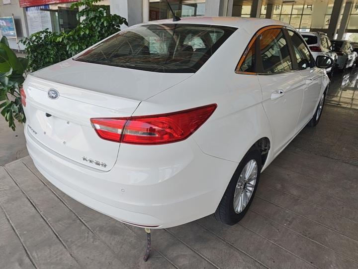 Escort 2017 1.5L AT Comfort photo 4