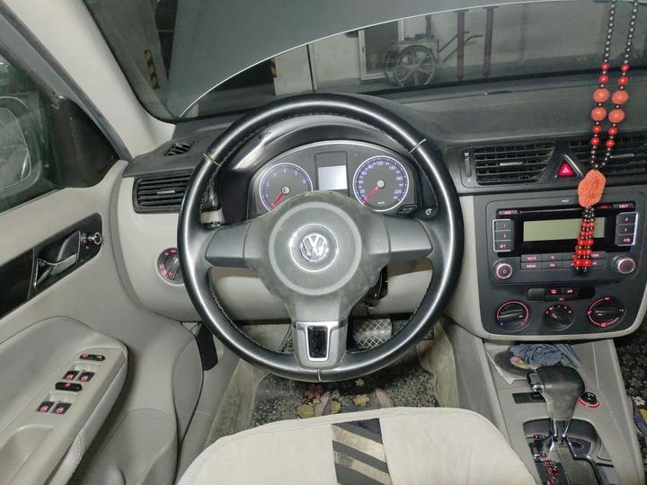 Bora 2011 1.6L AT Comfort photo 3