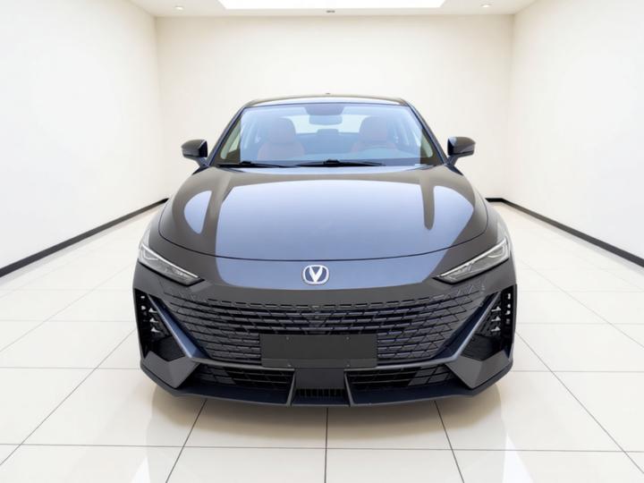 UNI-V 2022 1.5T Premium photo 2