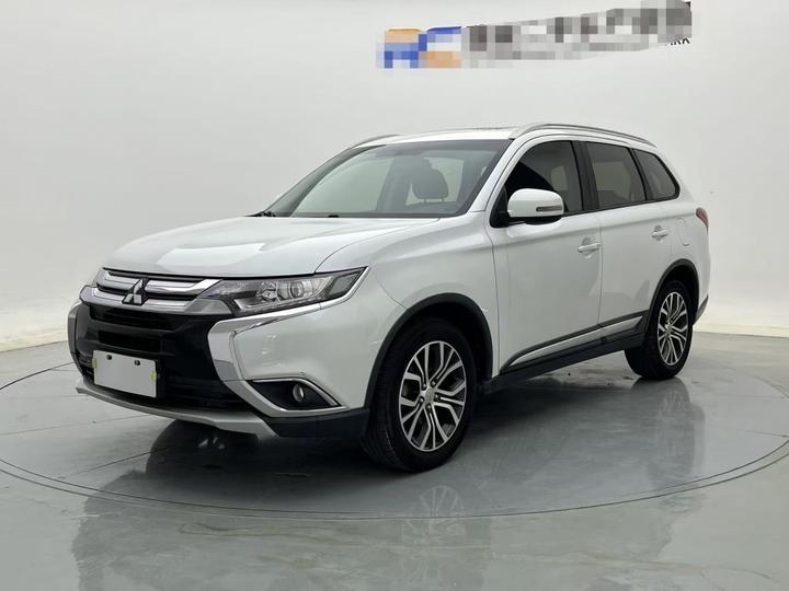Outlander 2018 2.0L RWD Honor 5-Seater