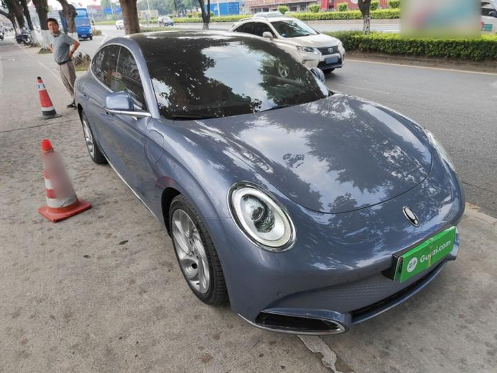 2022 555km Premium photo 3