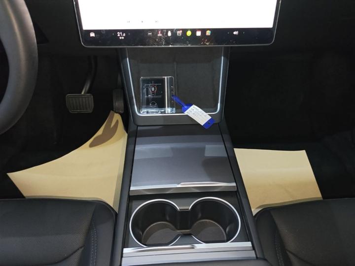 Model Y 2025 RWD photo 6