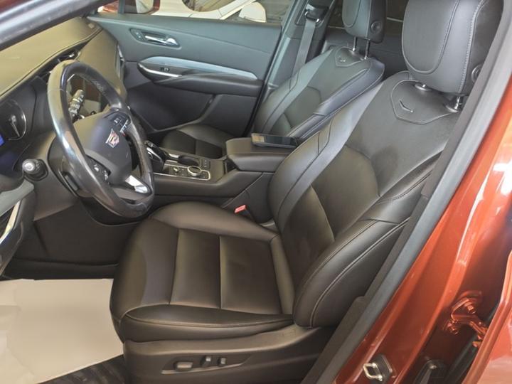 XT4 2020 Facelift 28T RWD Leading photo 6