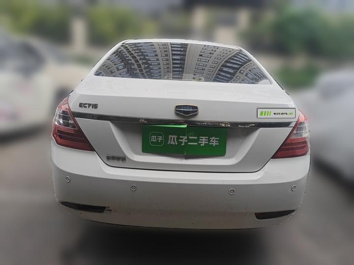 Classic Emgrand 2013 Sedan 1.5L MT Elite photo 5