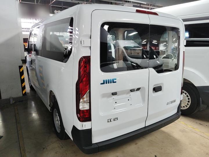 E 2025 41.86kwh Short Wheelbase photo 4