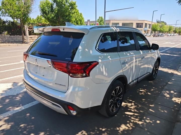 Outlander 2020 2.4L AWD Enjoy 7-Seater photo 4