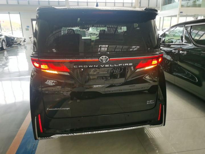 2024 Crown Hybrid 2.5L Supreme Executive photo 3
