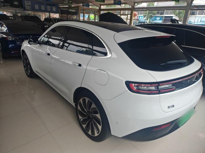 HIMA AITO M5 2022 EREV AWD photo 4
