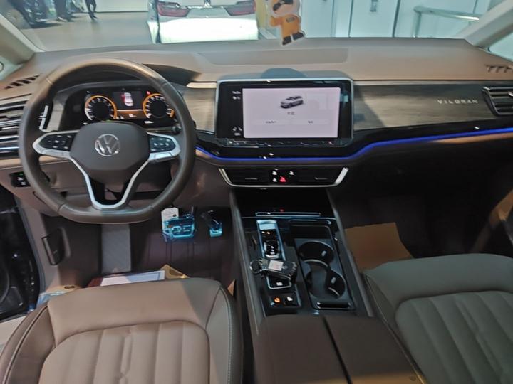 Viloran 2023 380TSI photo 5