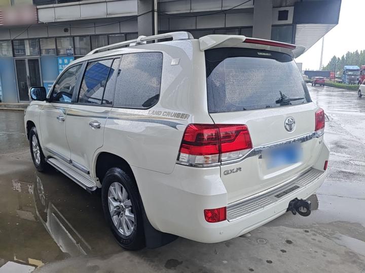 Land Cruiser Parallel Import photo 4