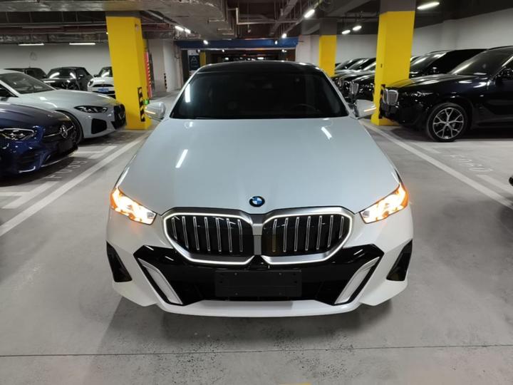 5 Series 2025 530Li Exclusive M Sport Package photo 2