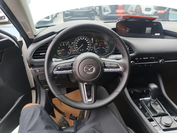 3 Axela 2023 2.0L AT photo 6