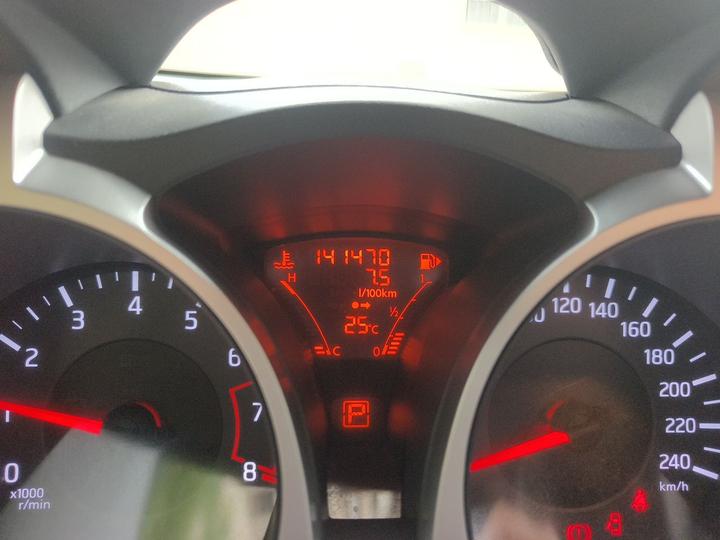 ESQ 2014 1.6L photo 2
