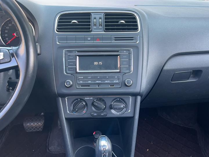 Polo 2016 1.6L AT Comfort photo 5