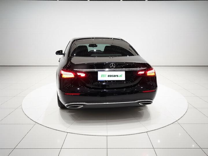 E-Class 2023 E 300 L Luxury photo 3