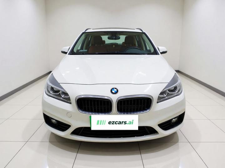 2 Series Wagon 2016 218i Sport Design Package photo 2