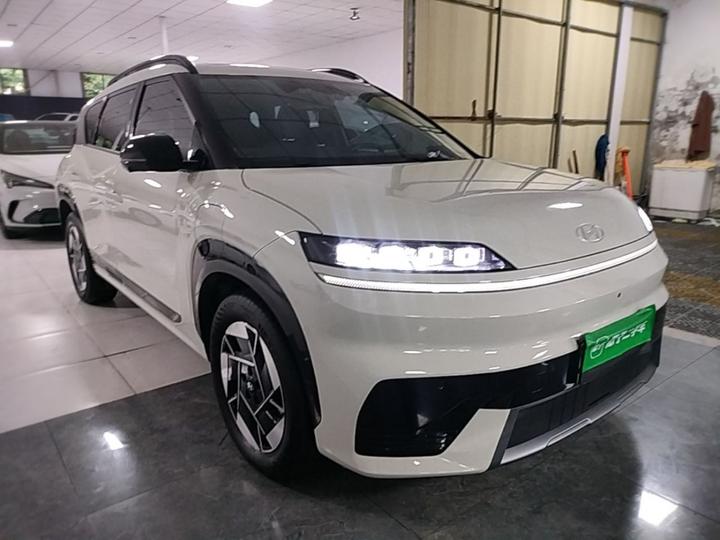 EO 2025 RWD TECH 64.2kWh photo 3