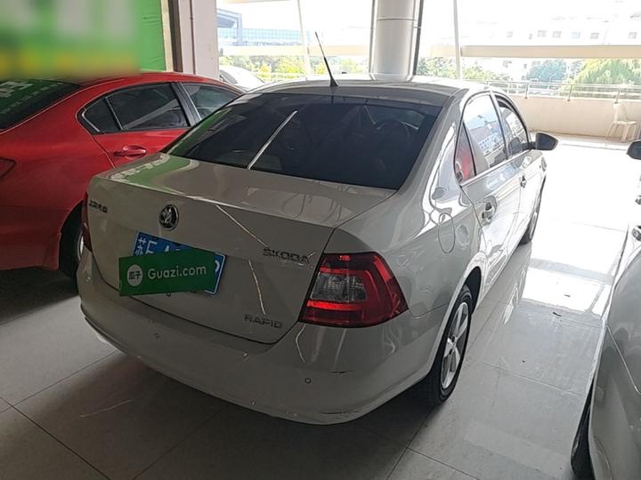 Rapid 2015 1.6L MT photo 6
