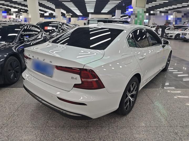 S60 2026 B4 Luxury photo 4