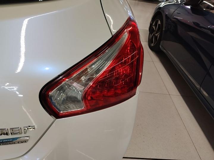 Tiida 2014 1.6L CVT Comfort photo 7