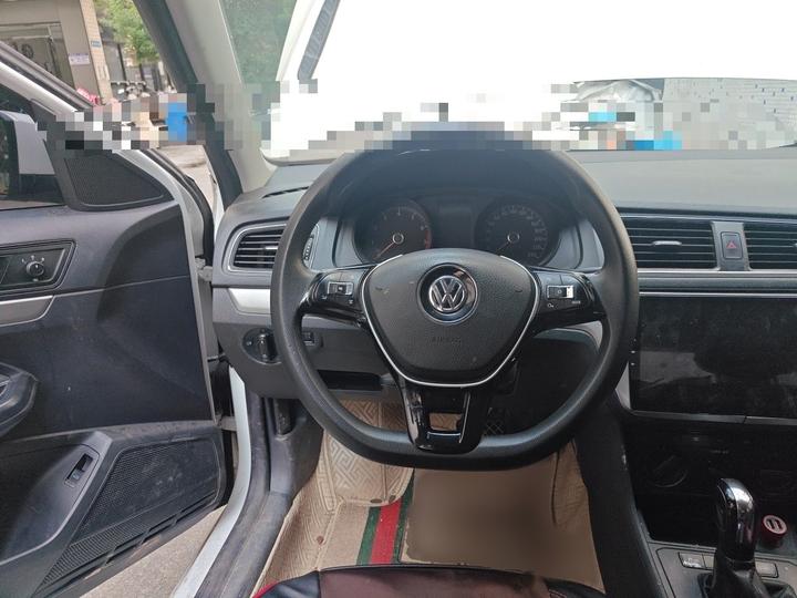 Lavida 2017 1.6L AT photo 3