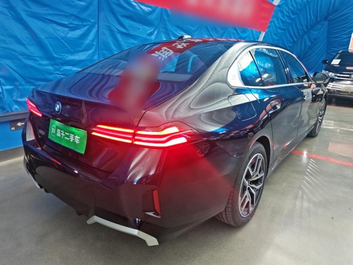 i5 2025 eDrive 35L M Sport Package photo 6
