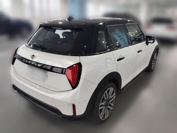 2025 1.5T COOPER Classic 5-Door photo 4