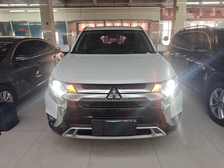 Outlander 2020 2.0L RWD Enjoy 7-Seater photo 2