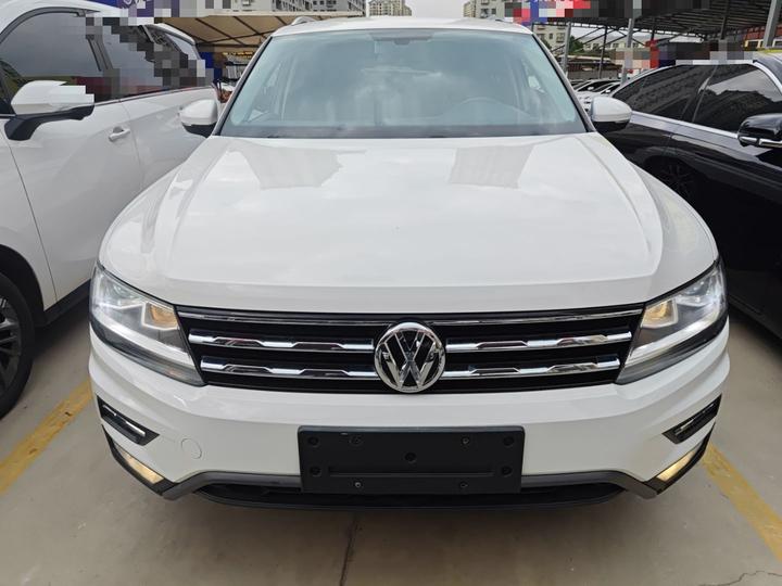 Tiguan L 2017 330TSI AT RWD Comfort photo 2