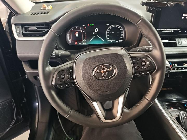 RAV4 2023 2.0L CVT RWD Plus photo 6