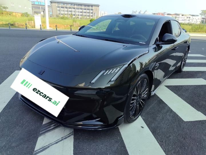 10 EM-P 2025 240 AWD Ultra Sport