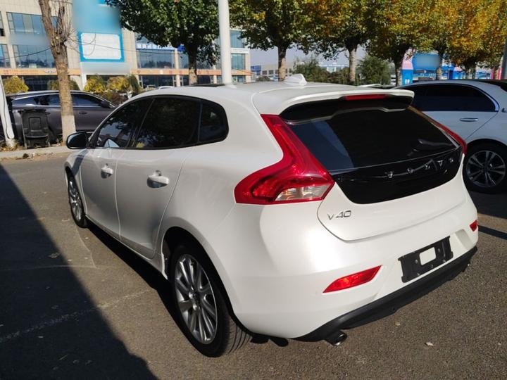 V40 2015 1.6T photo 4
