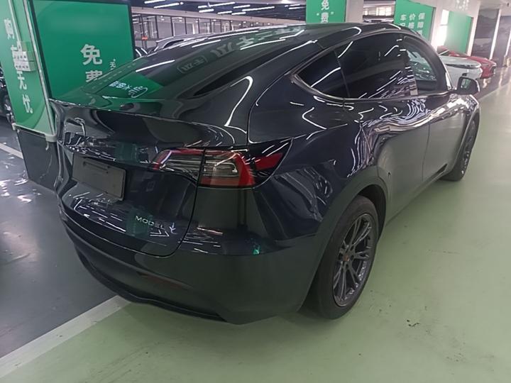 Model Y 2024 RWD photo 4