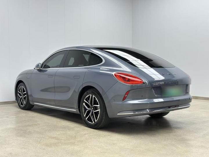 2022 555km Premium photo 4