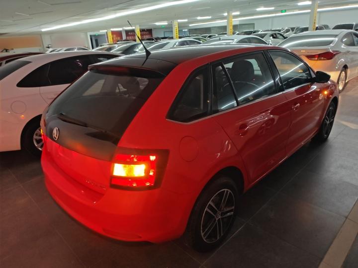 Rapid Spaceback 2016 Facelift 1.6L AT photo 4